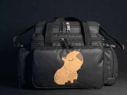 Bolsa profissional personalizada com a logo do cliente, cor preta com alça e tira colo.